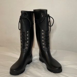 UGG Madelynn black rubber lace up barn/ rain boots size 8